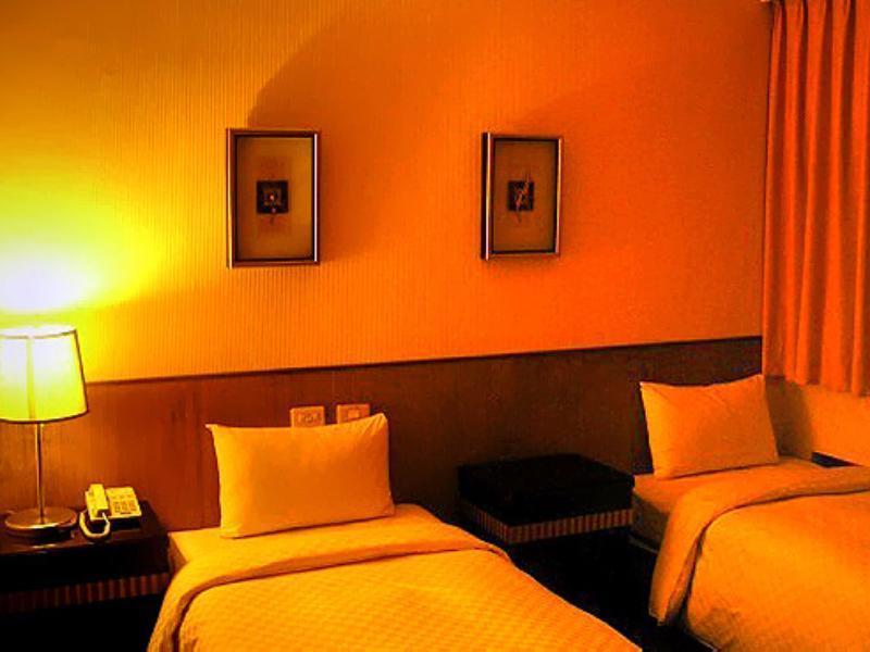 苓雅大飯店 Lingyea Hotel Kaohsiung Esterno foto