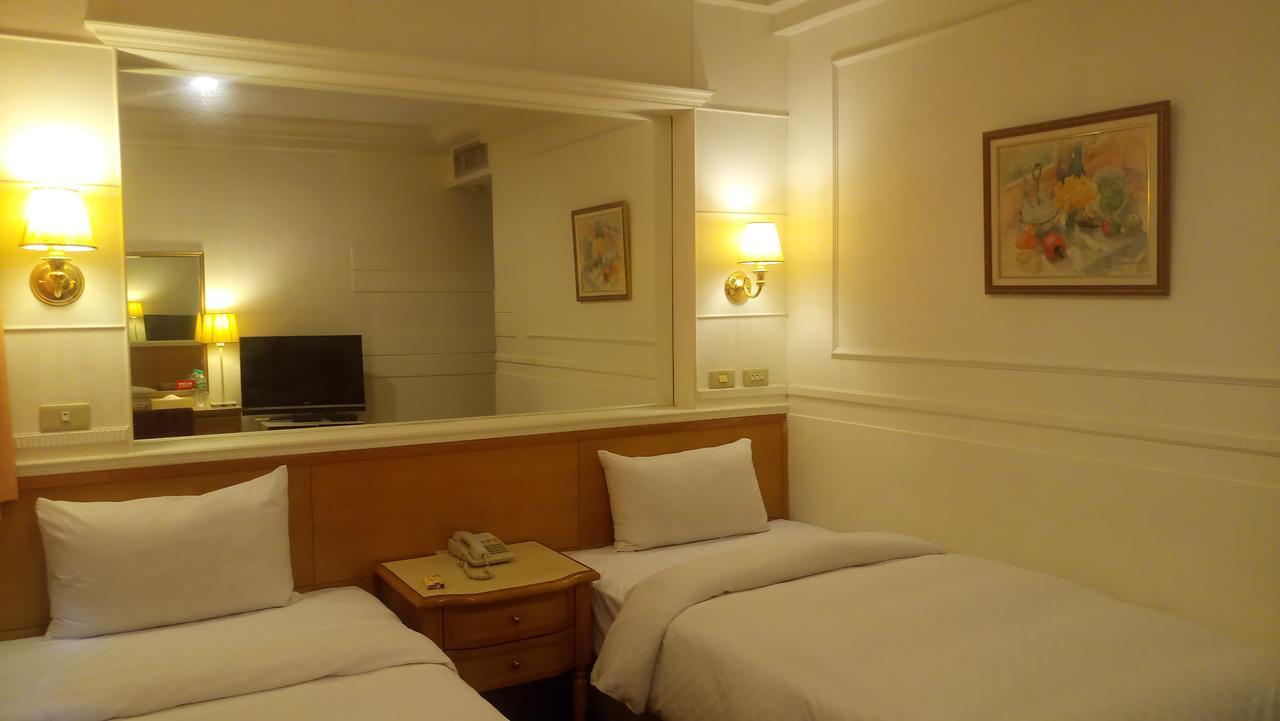 苓雅大飯店 Lingyea Hotel Kaohsiung Esterno foto