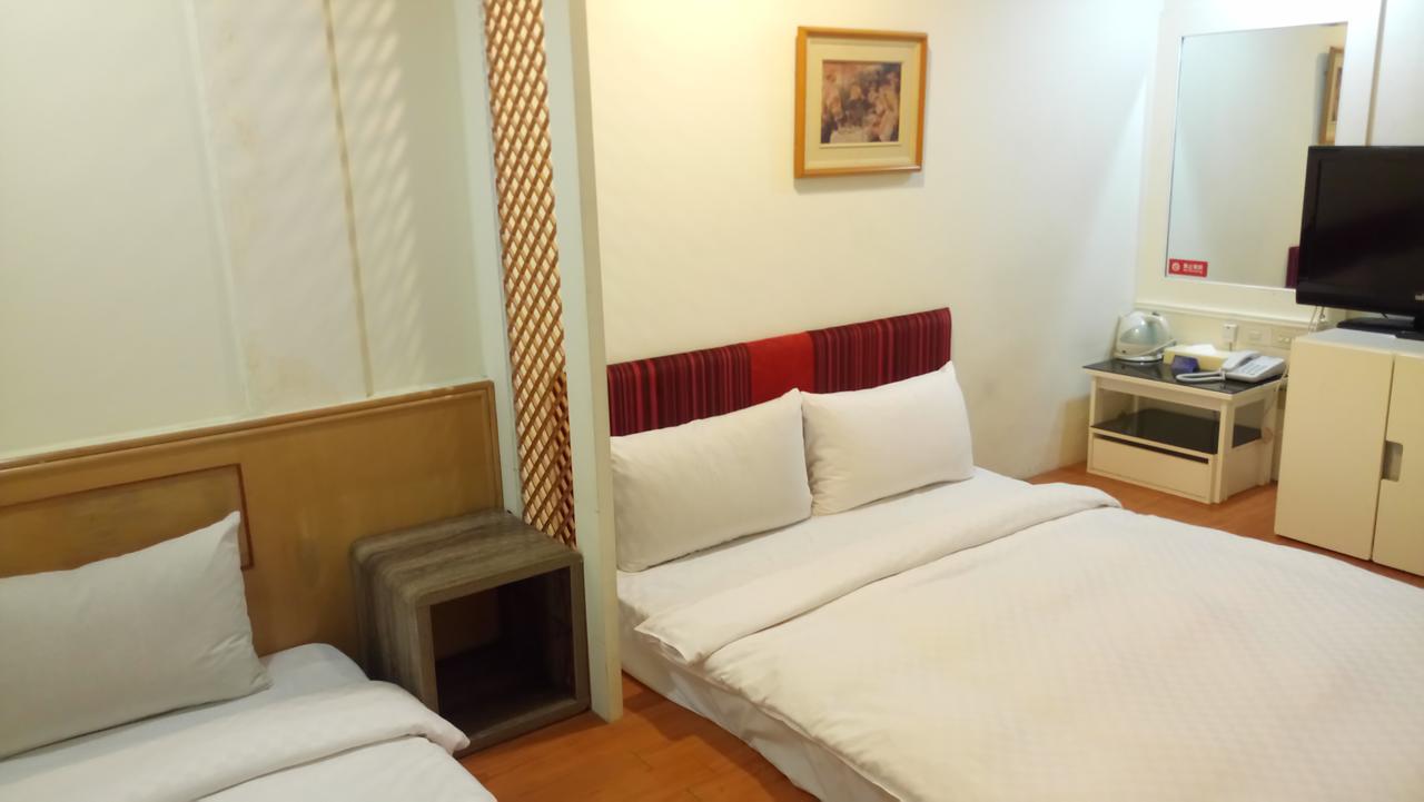 苓雅大飯店 Lingyea Hotel Kaohsiung Esterno foto