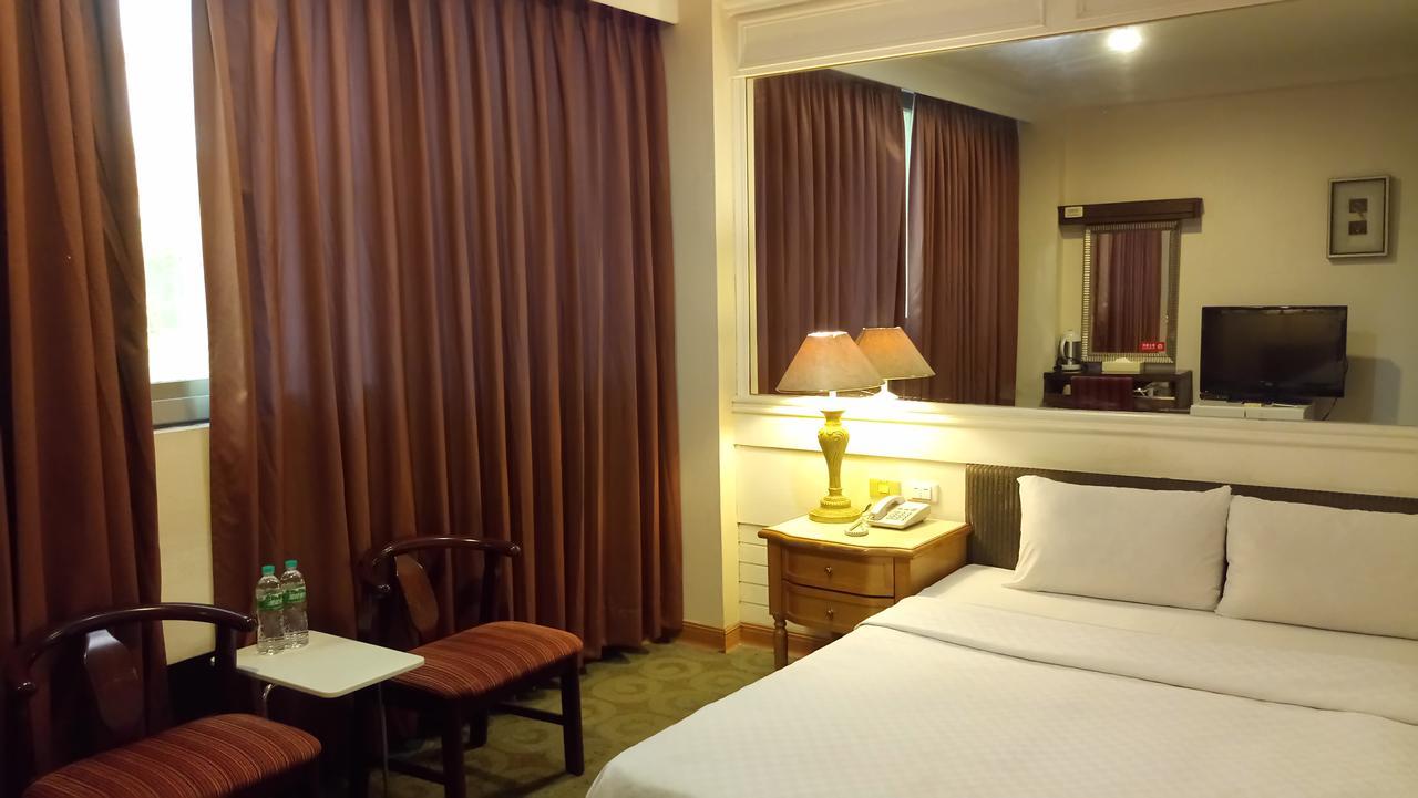 苓雅大飯店 Lingyea Hotel Kaohsiung Esterno foto