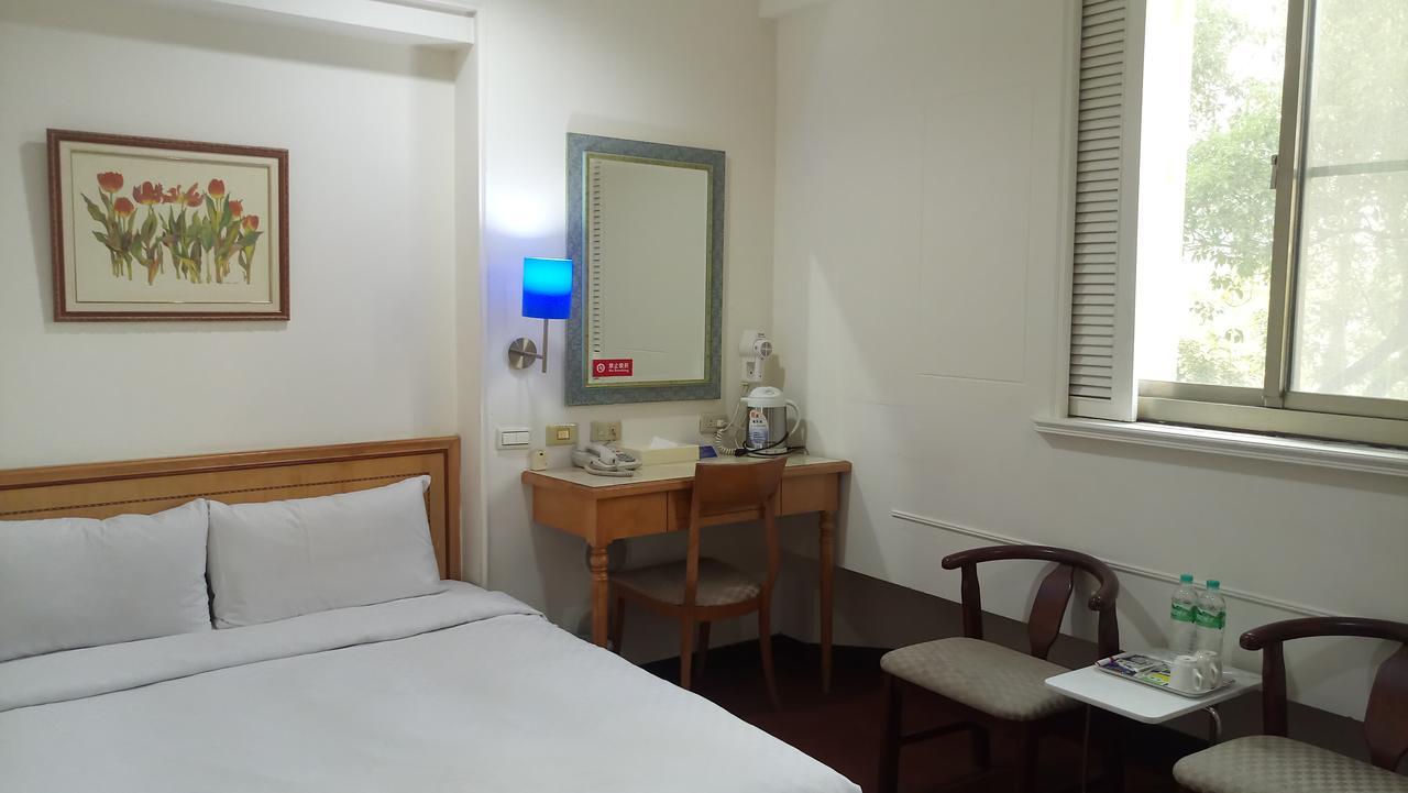 苓雅大飯店 Lingyea Hotel Kaohsiung Esterno foto