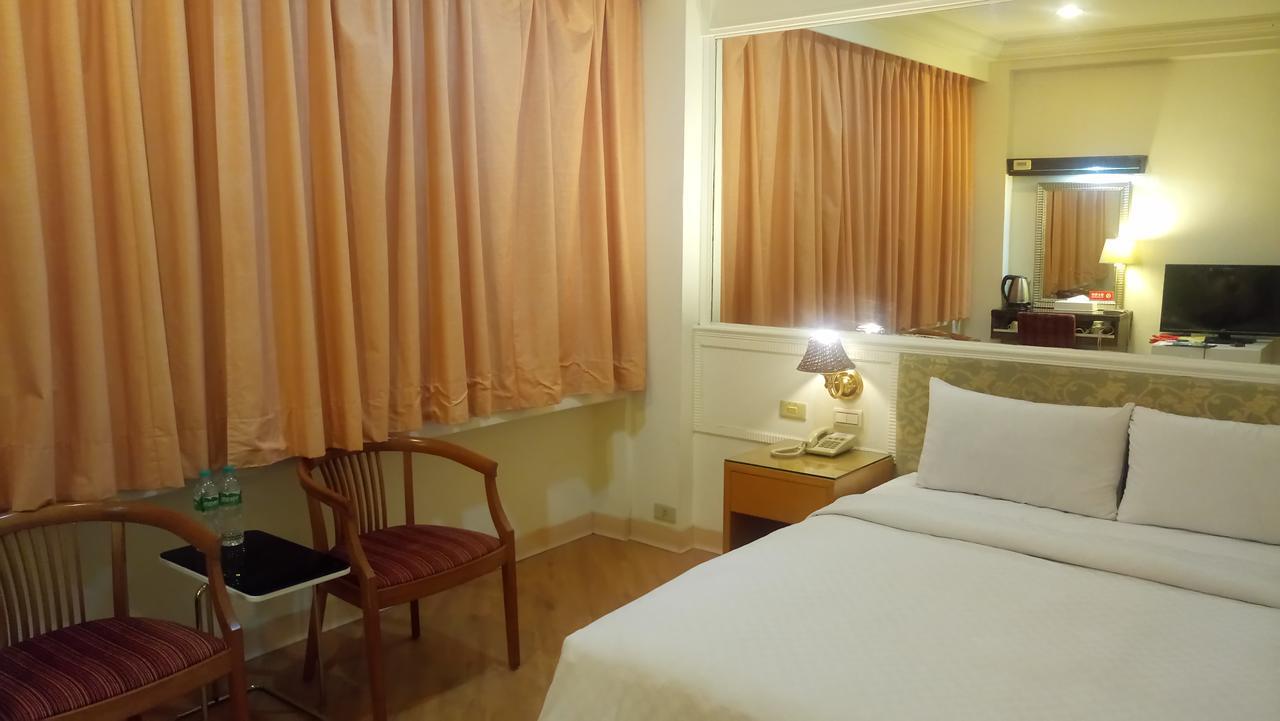 苓雅大飯店 Lingyea Hotel Kaohsiung Esterno foto