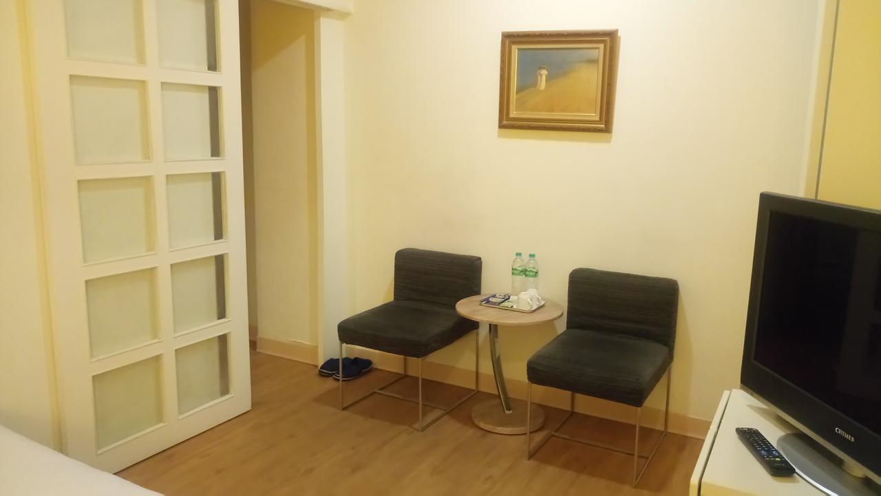 苓雅大飯店 Lingyea Hotel Kaohsiung Esterno foto