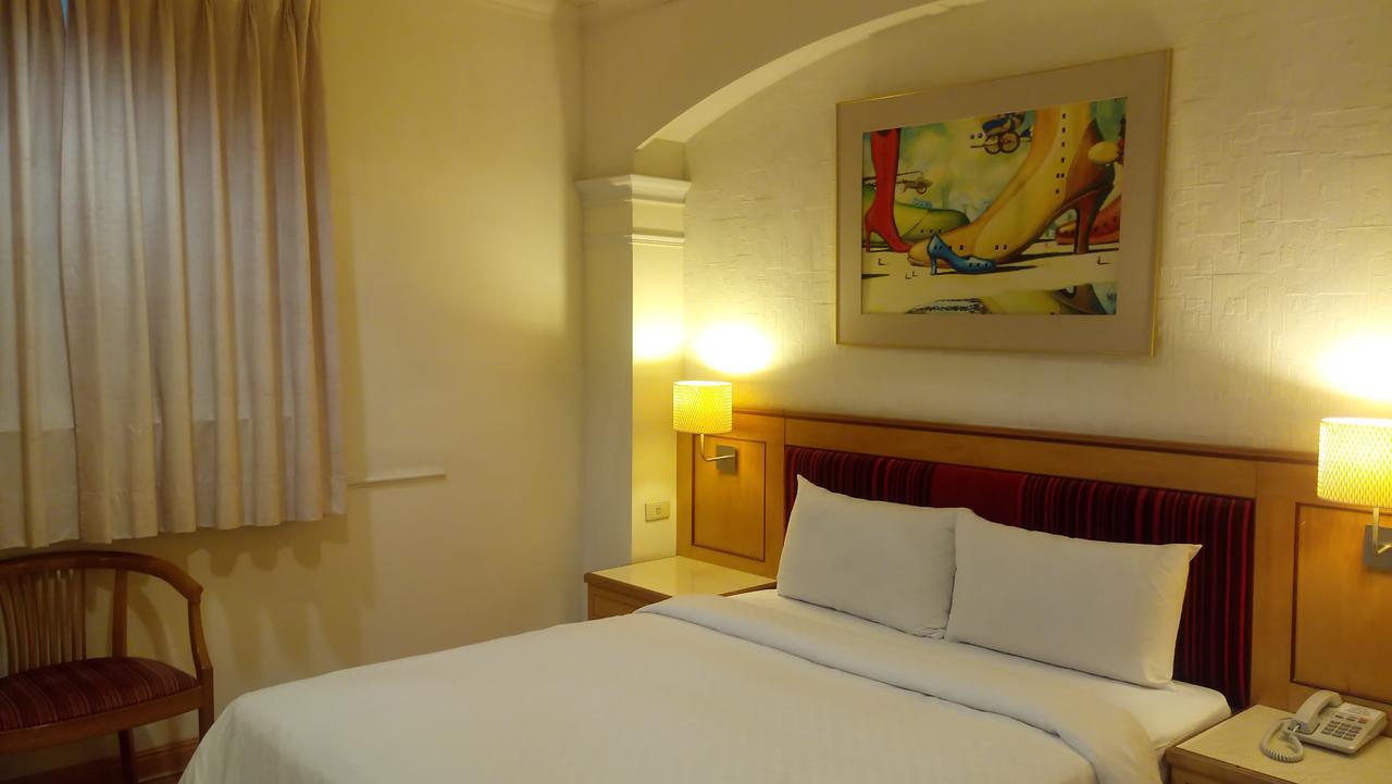 苓雅大飯店 Lingyea Hotel Kaohsiung Esterno foto